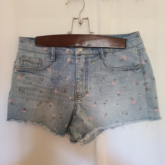 wild fable Pants - Wild Fable floral Jean distressed shorts